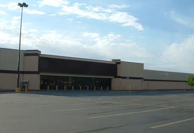 Photo of the old Wal*Mart building taken in May, 2003.